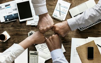 Teamgeist: Wie man durch Zusammenarbeit den Erfolg steigert