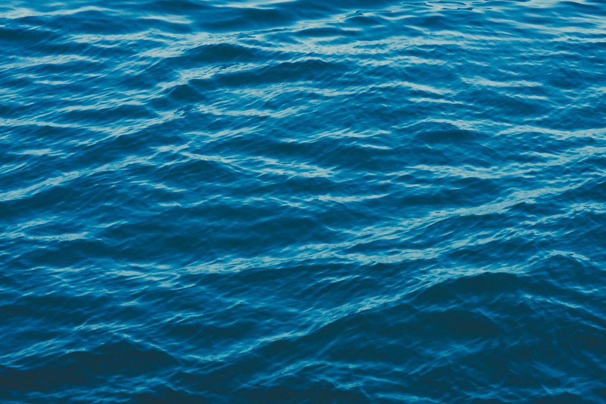 Aquamarin: Der heilende Edelstein für Schwangerschaft und innere Harmonie